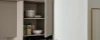Cucina moderna con scaffale aperto e stoviglie, design di Nolte Kitchen.