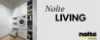Un elegante soggiorno arredato con scaffali e tavolo, Nolte Living.