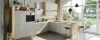 Cuisine moderne avec détails en bois et grandes fenêtres, Express Küchen.