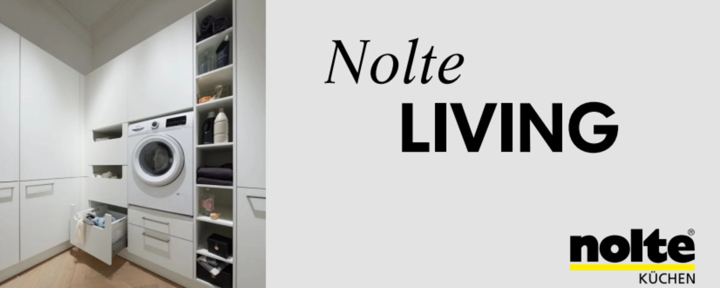 Un elegante soggiorno arredato con scaffali e tavolo, Nolte Living.