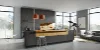Cucina moderna con isola e grandi finestre, design Nolte Kitchen.