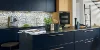 Cucina moderna con frontali blu e paraschizzi piastrellato, Nolte Kitchen.