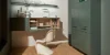 Elegante postazione di lavoro con scaffale e armadio moderni in verde, parte di Nolte Living.