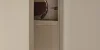 Credenza da cucina con caraffa di vetro e barattoli. Nolte Cucine.