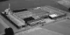 Grande stabilimento circondato da campi, dove si producono articoli Nolte.