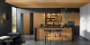 Cucina moderna con elementi in legno e piano di lavoro nero, dotata di cucine Nolte.
