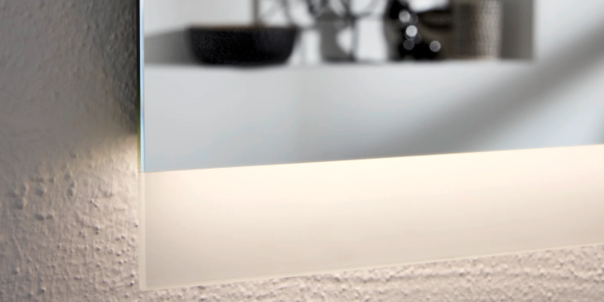 Specchio da bagno con illuminazione e mensola, design Nolte SPA.