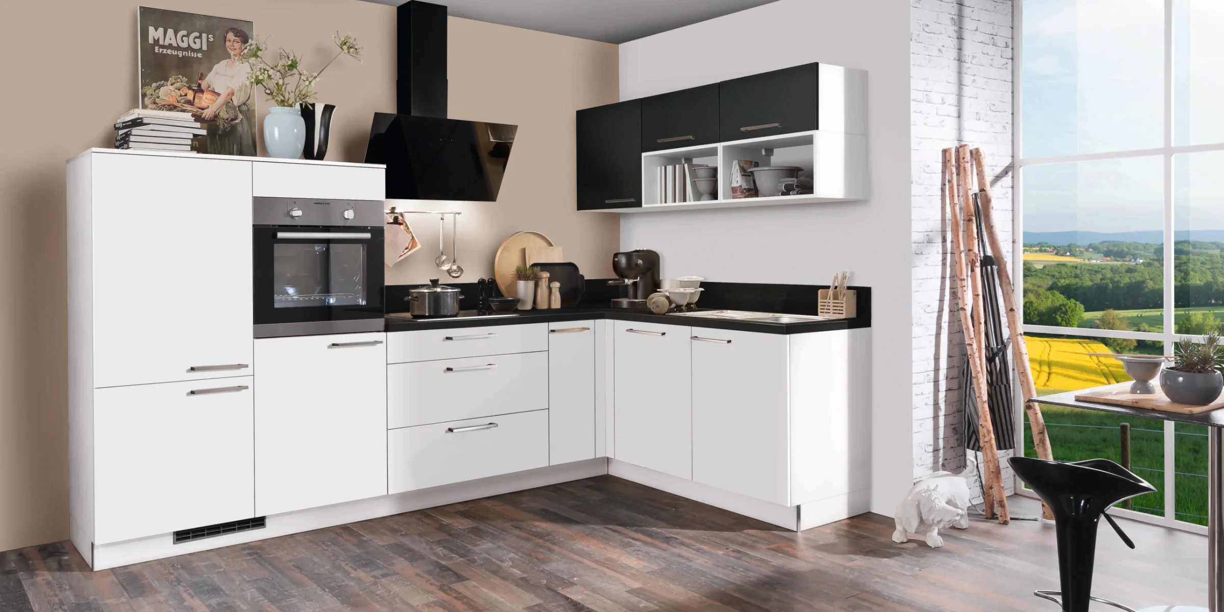 Cuisine moderne d'Express Küchen avec armoires blanches et cuisinière, fenêtre en arrière-plan.