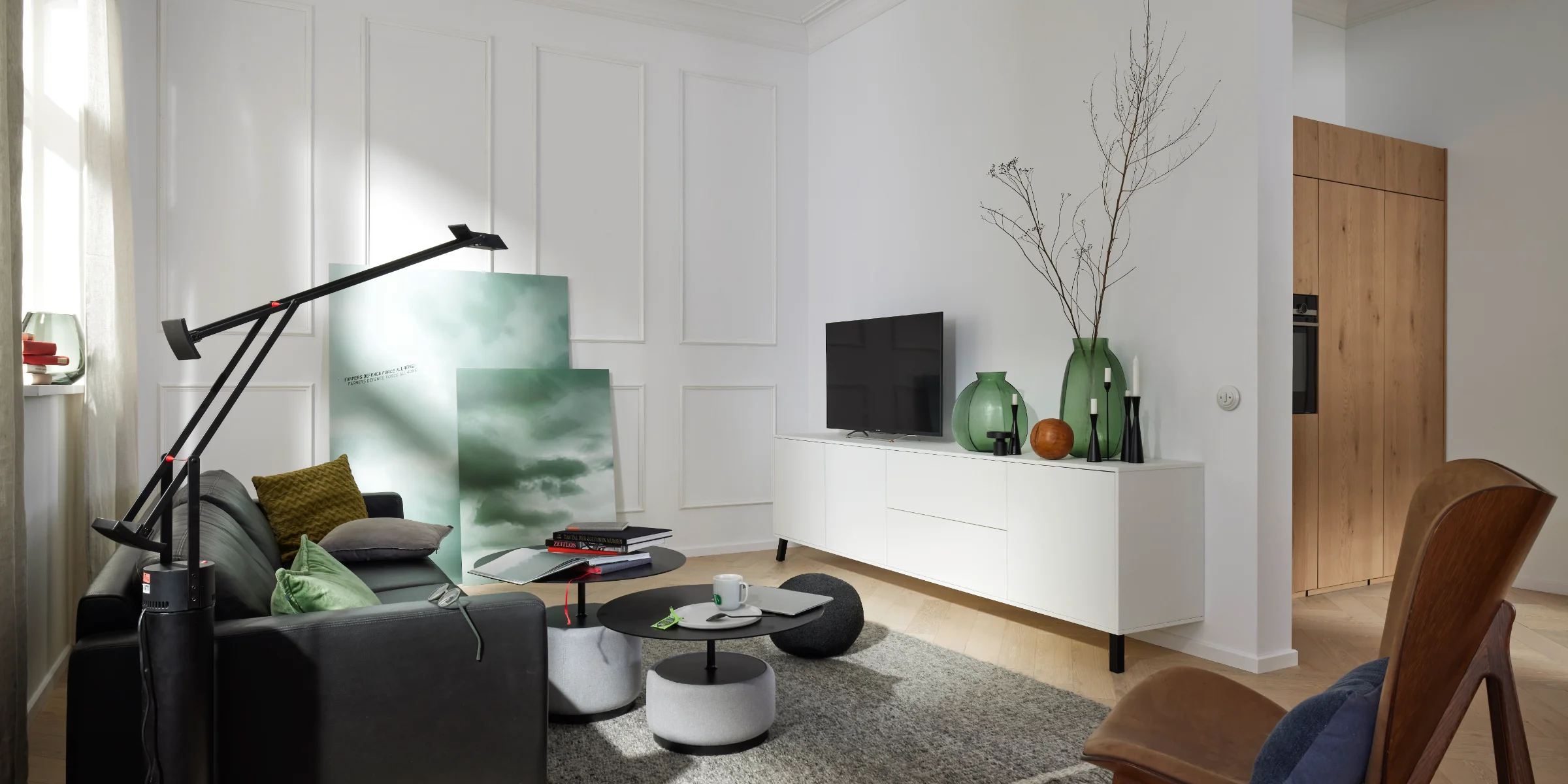 Un moderno soggiorno con mobili e decorazioni eleganti, Nolte Living.