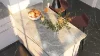 Cucina moderna con isola in marmo e frutta sul piano di lavoro di Nolte Kitchen.