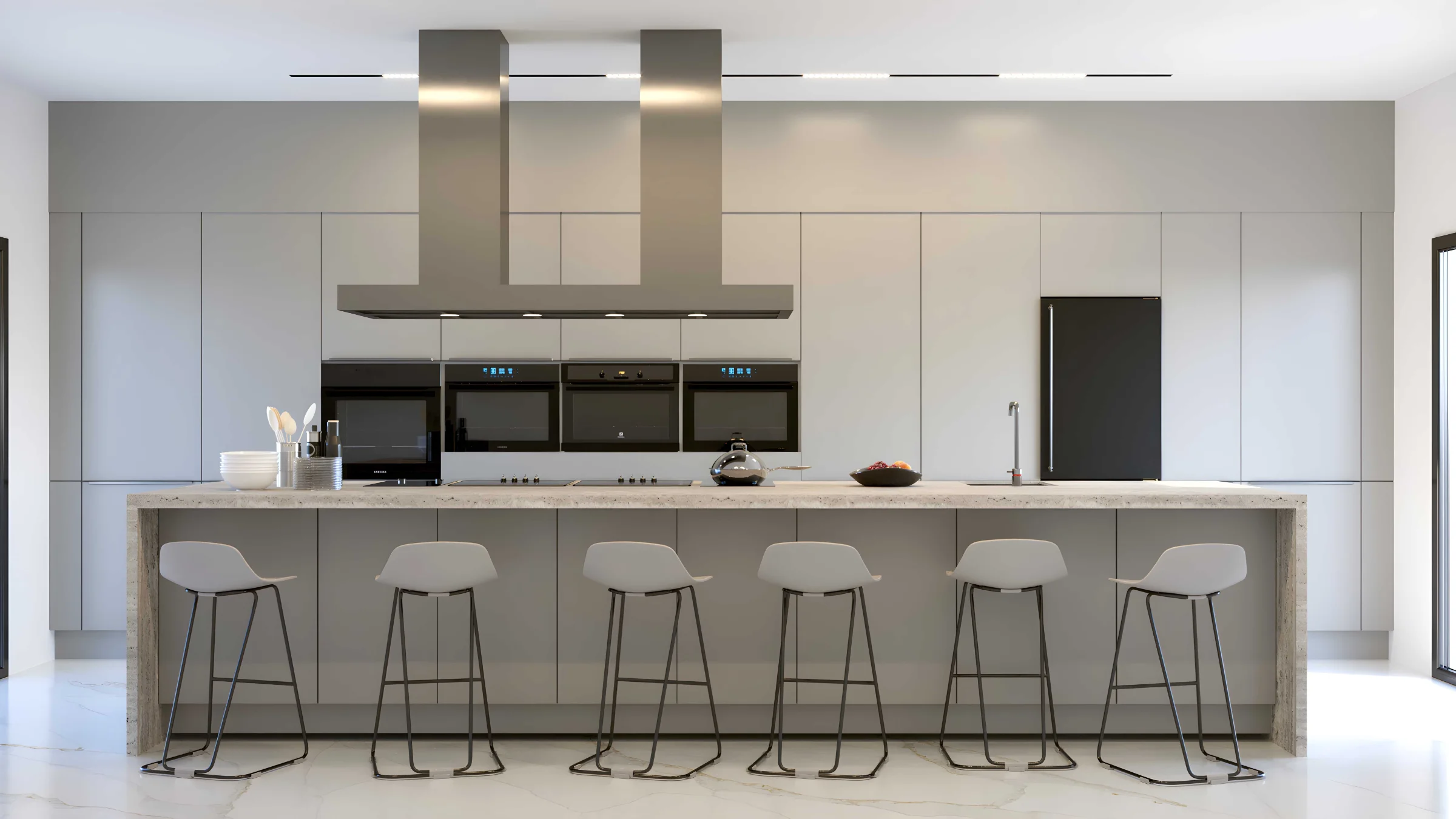 Cucina moderna con isola grigia e sei sgabelli, arredata da Nolte Kitchen.