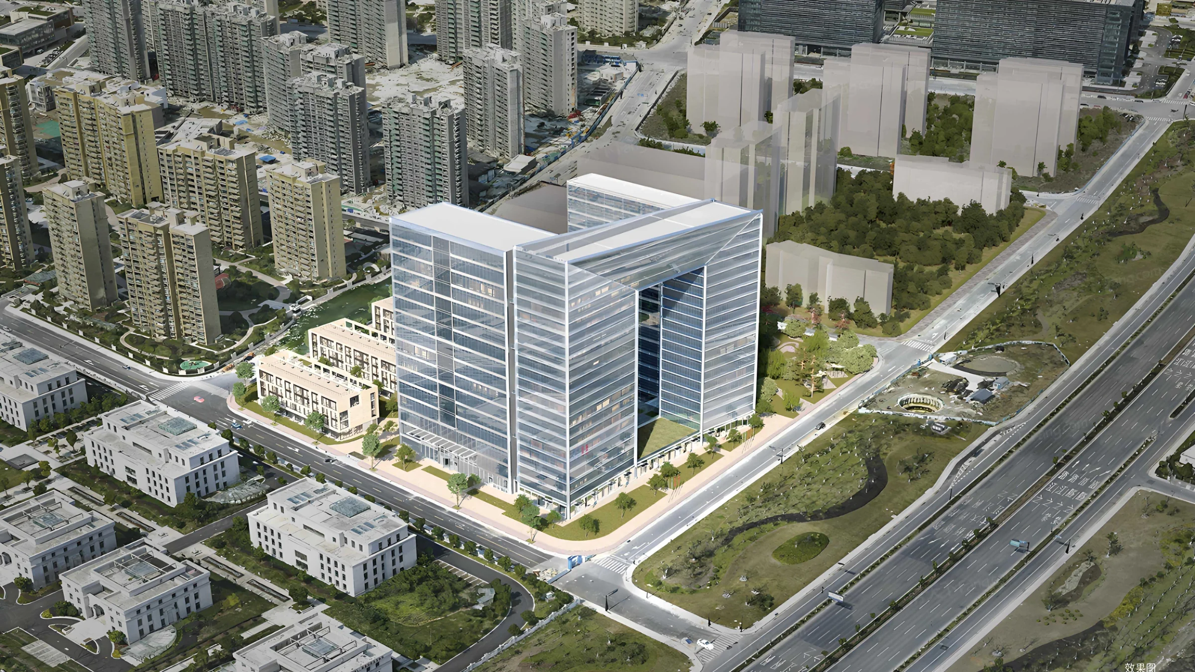 Vista moderna della città con un grande edificio per uffici in vetro tra grattacieli e aree verdi.