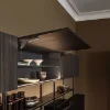 Elegante mensola con stoviglie in un design moderno di Nolte Living.