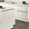Cucina moderna bianca con isola e lavello in acciaio inox, Nolte Kitchen.