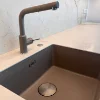 Lavello moderno con piano in marmo di Nolte Kitchen.