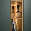 Scaffale con libri e vasi dal design elegante, perfetto per Nolte Living.