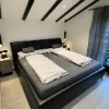 Camera da letto con un grande letto e design moderno, Nolte Living.