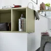 Cucina moderna con elementi bianchi e verde oliva di Nolte Kitchen.