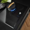 Una cucina moderna con piano cottura e pentola, presentata da Nolte Kitchen.