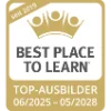 Emblema dorato con la scritta "Best Place to Learn" e "Top-Ausbilder 06/2025 - 05/2028".