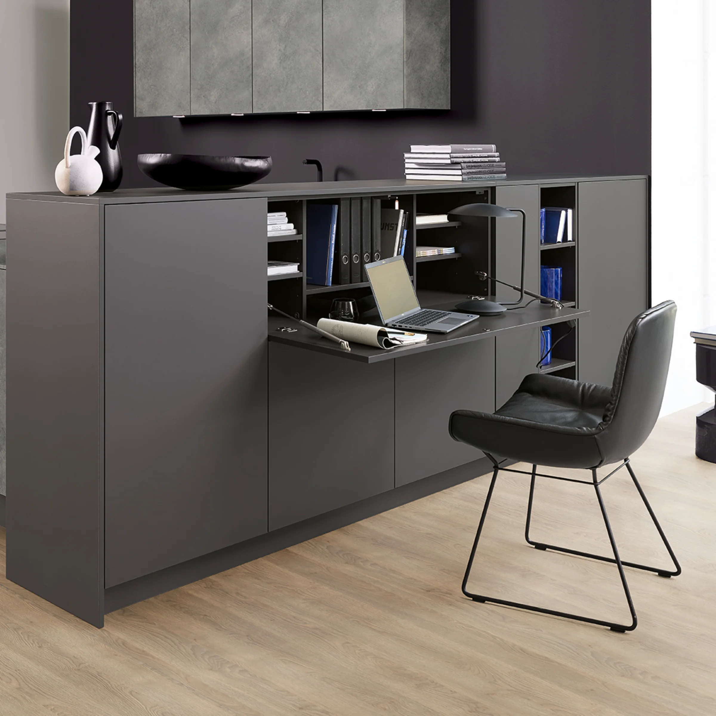 Area ufficio moderno in cucina con design Nolte Living.