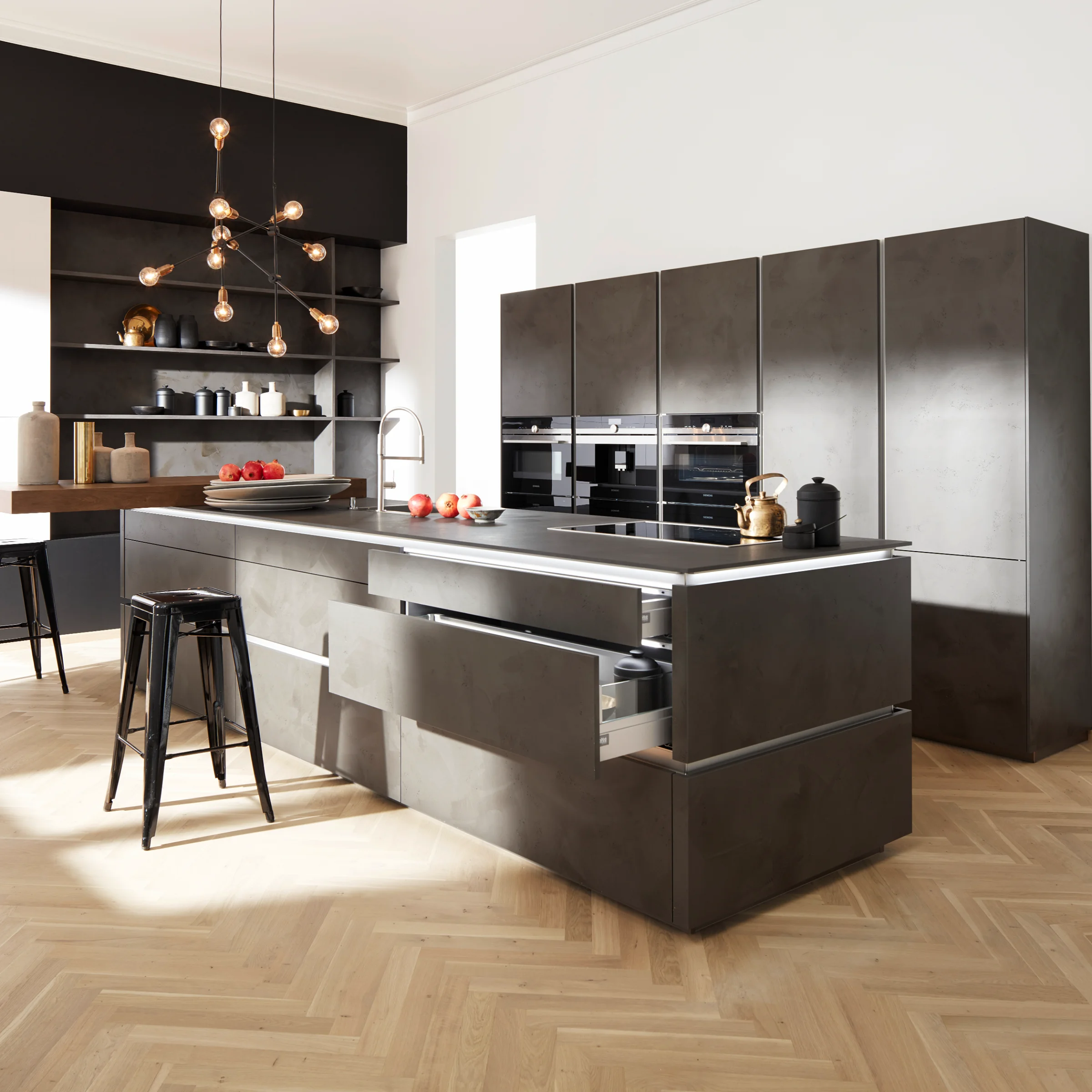 Cucina moderna con isola e sgabelli, progettata da Nolte Kitchen.