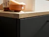 Bagno moderno con portasapone su lavabo, parte di Nolte SPA.