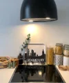 Cucina moderna con elementi decorativi e piano cottura, design di Nolte Kitchen.