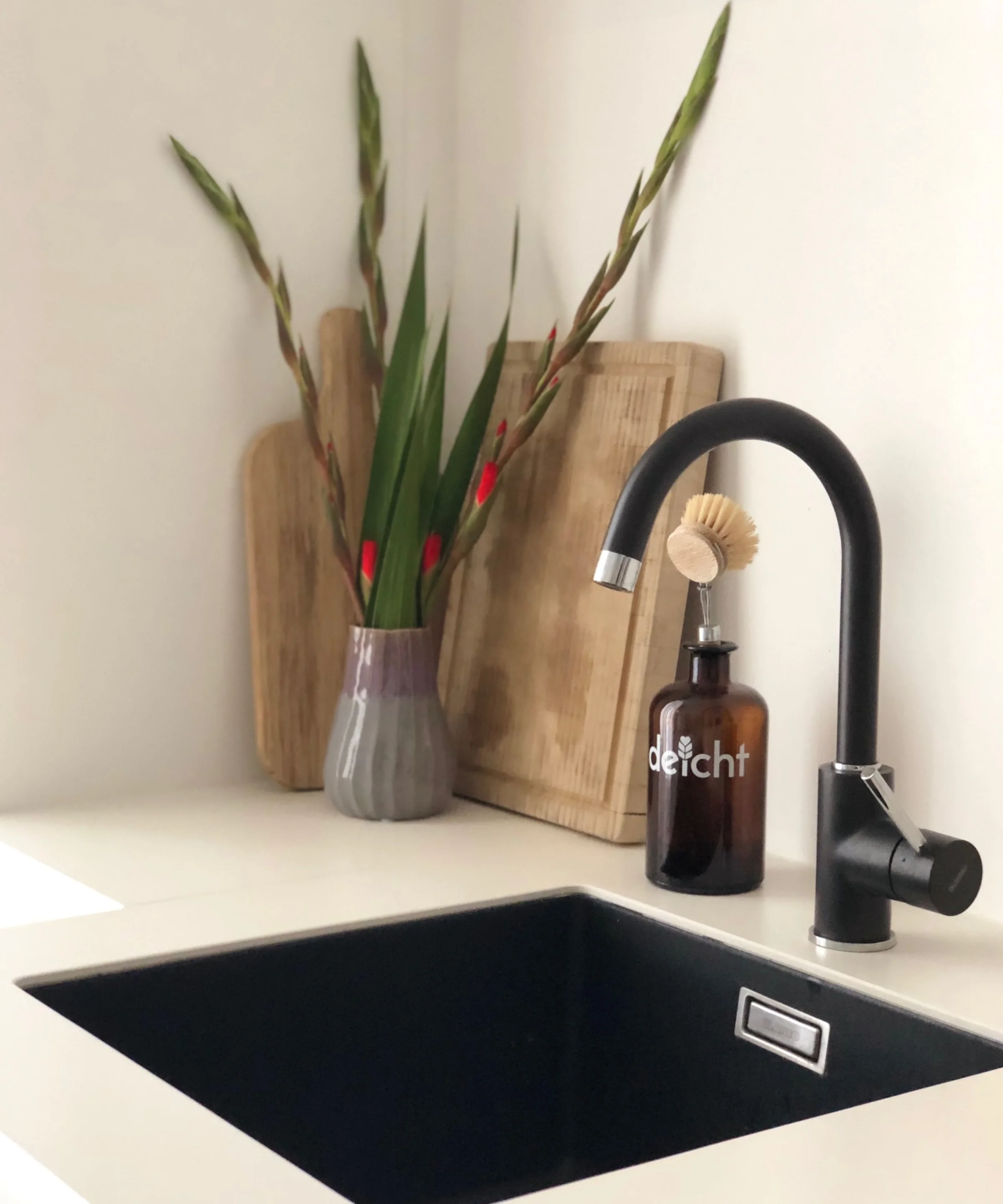 Lavello moderno decorato, in stile Nolte Kitchen.
