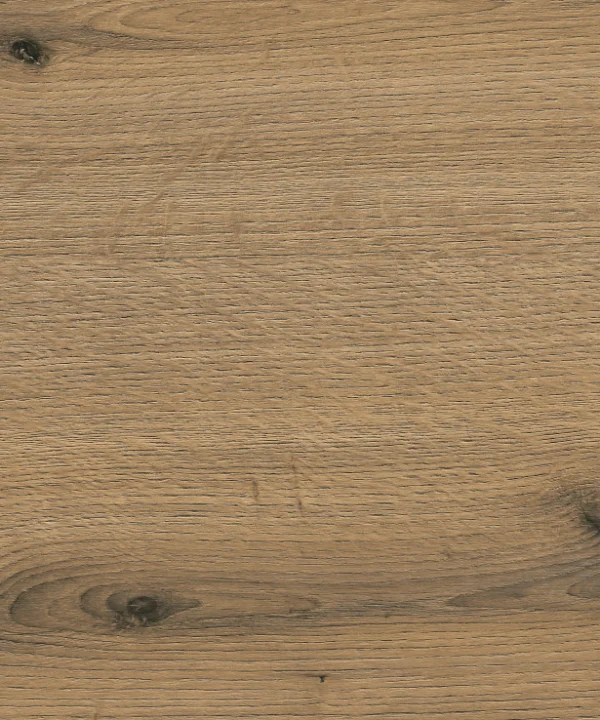 Surface en bois avec veinure naturelle et ton chaud.